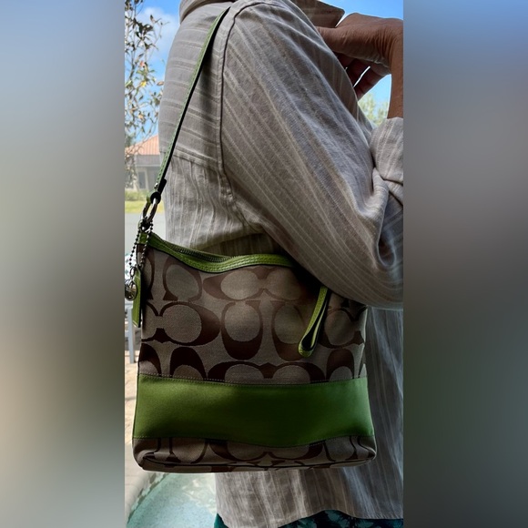 Coach• Signature Green & Brown canvas & leather hobo bag. - Picture 5 of 5
